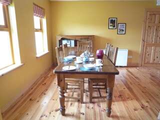 Дома для отпуска Dingle Courtyard Cottages 4 Bed Дингл Дом для отпуска-11