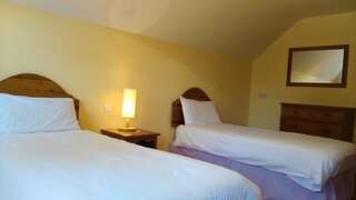 Дома для отпуска Dingle Courtyard Cottages 4 Bed Дингл Дом для отпуска-23