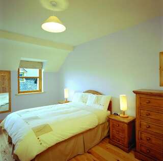 Дома для отпуска Dingle Courtyard Cottages 4 Bed Дингл Дом для отпуска-5