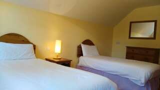 Дома для отпуска Dingle Courtyard Cottages 4 Bed Дингл Дом для отпуска-7