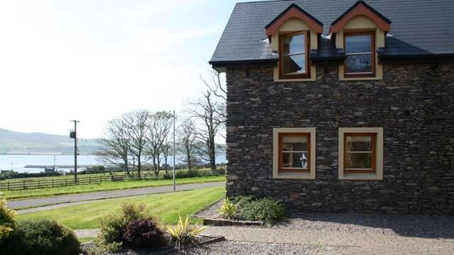 Дома для отпуска Dingle Courtyard Cottages 4 Bed Дингл-3