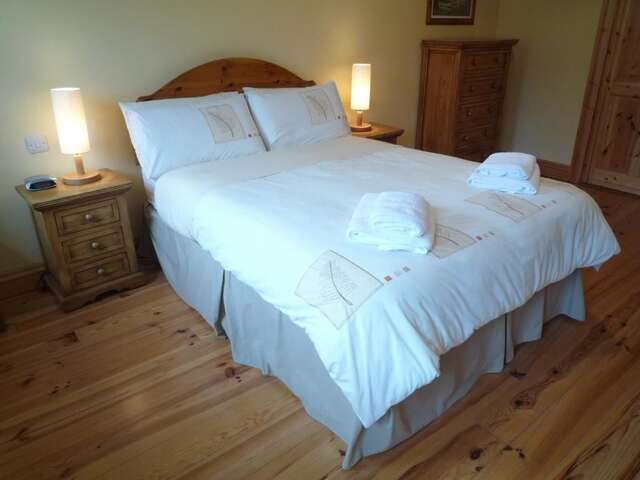 Дома для отпуска Dingle Courtyard Cottages 4 Bed Дингл-27