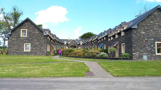 Дома для отпуска Dingle Courtyard Cottages 4 Bed Дингл-8
